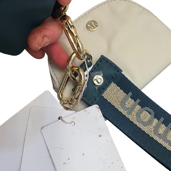 Lululemon Dual Pouch Wristlet new nwt in Warp Teal/Gold/Bone - Picture 2 of 8